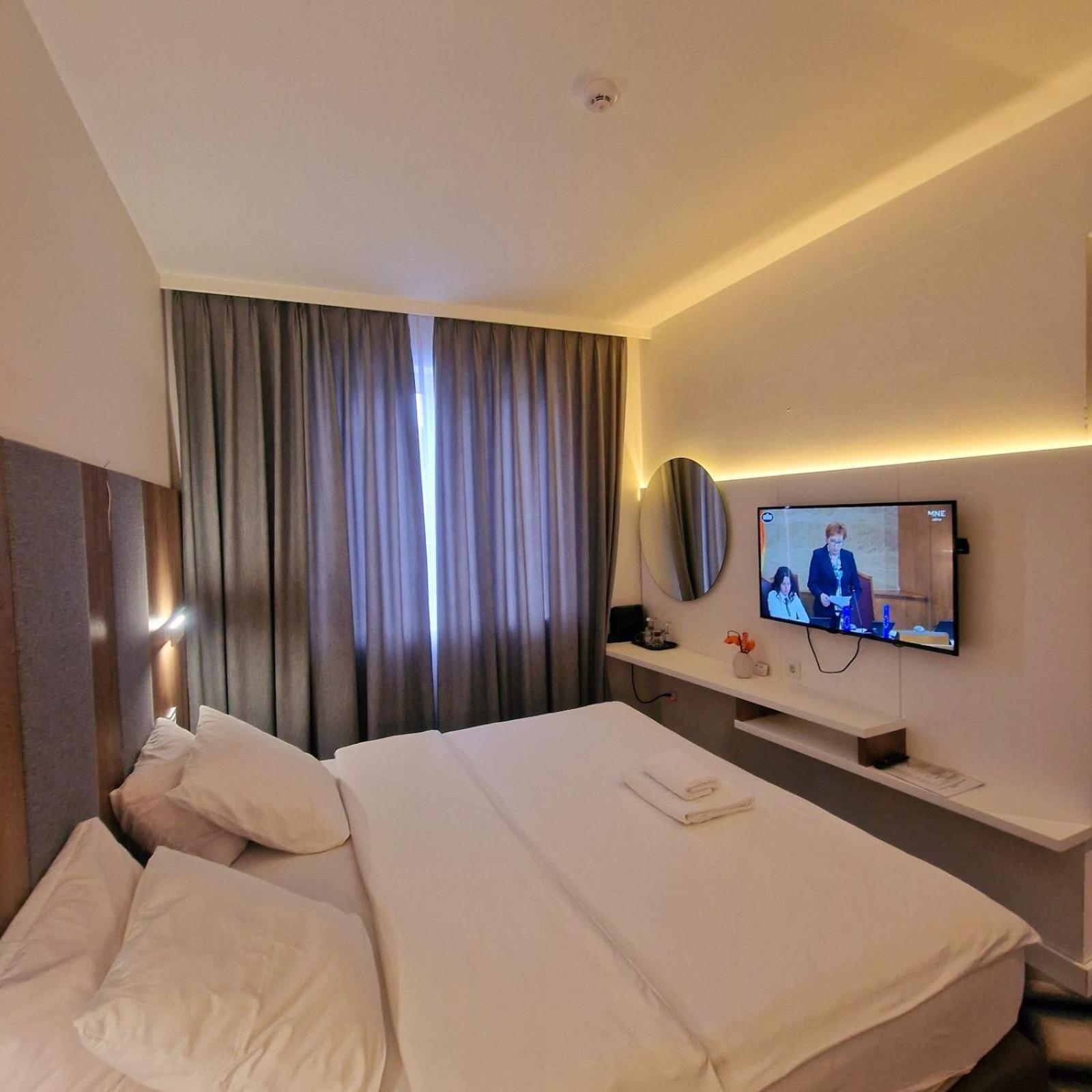 Swiss Plus Hotel Бихач Экстерьер фото