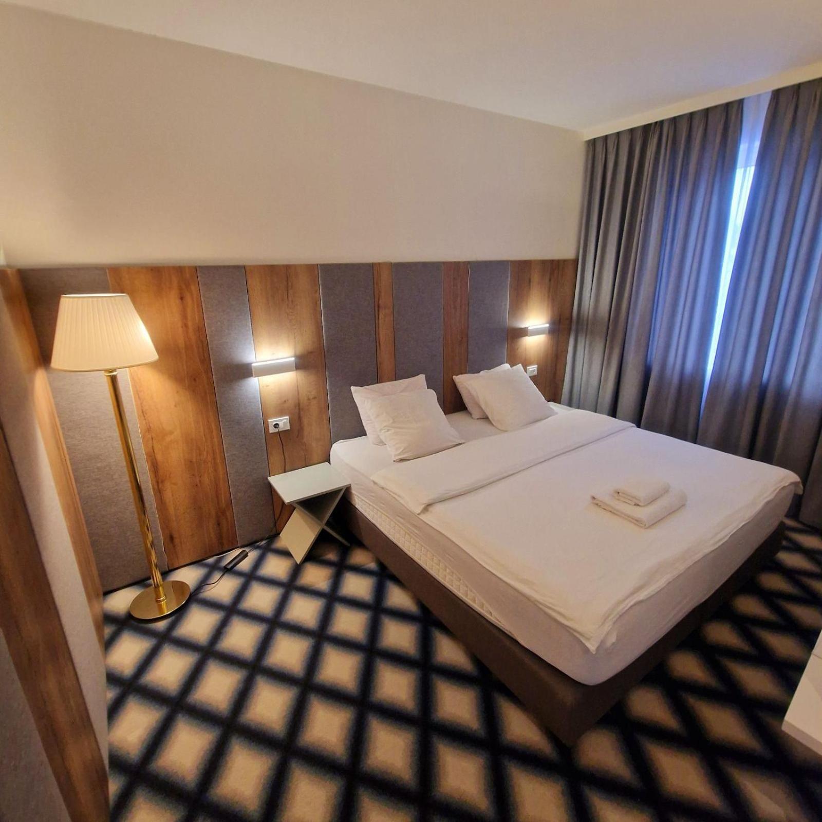 Swiss Plus Hotel Бихач Экстерьер фото